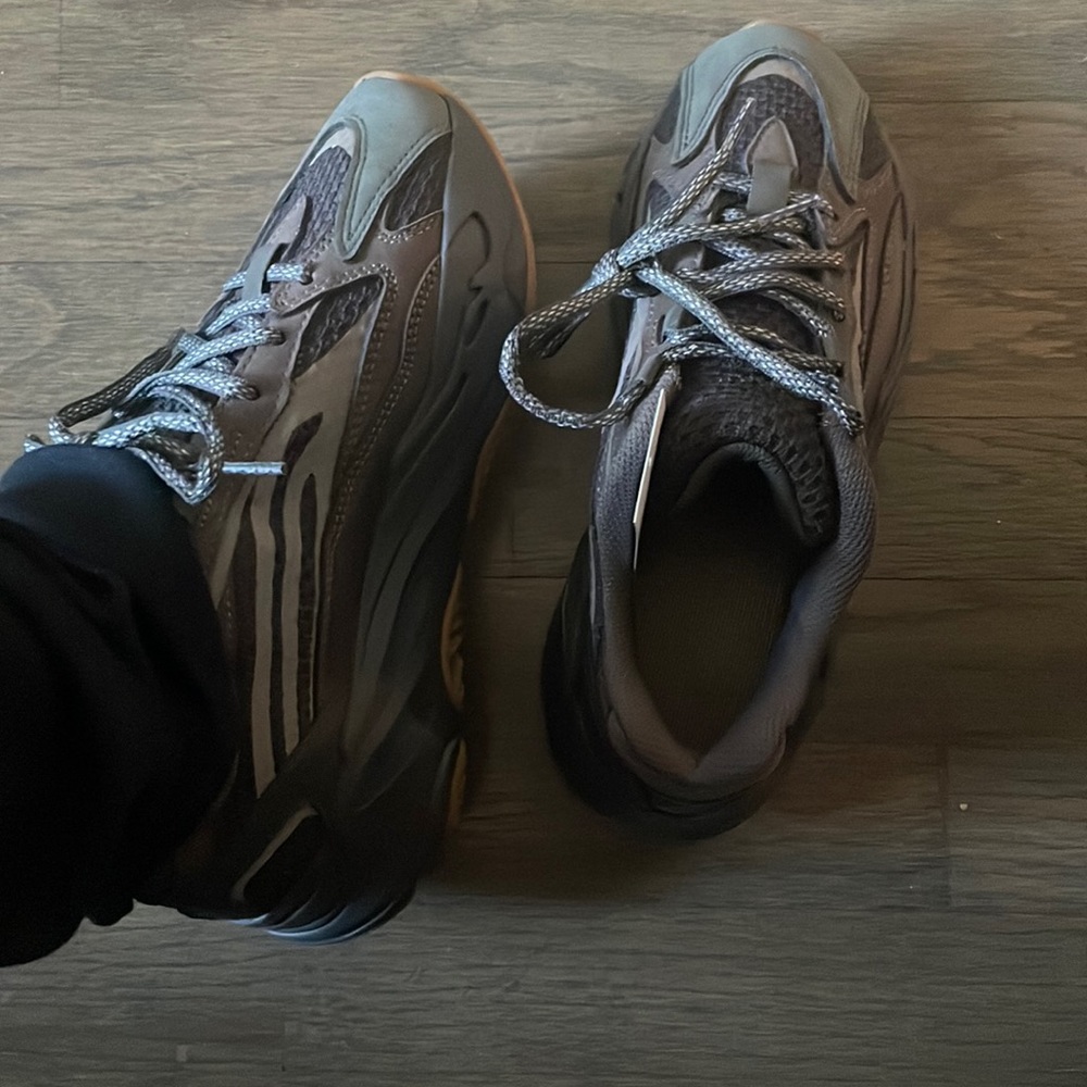 Yeezy V2 700